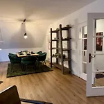 Neu In 130 Qm Grosser Garten Apartamento