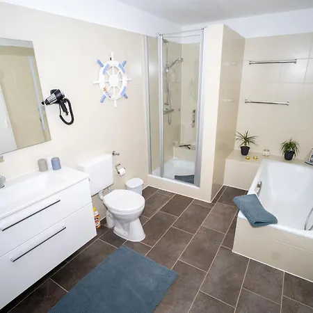 Neu In 130 Qm Grosser Garten Appartamento